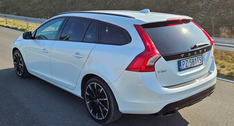 Volvo V60 cena 64900 przebieg: 135000, rok produkcji 2016 z Poznań małe 211